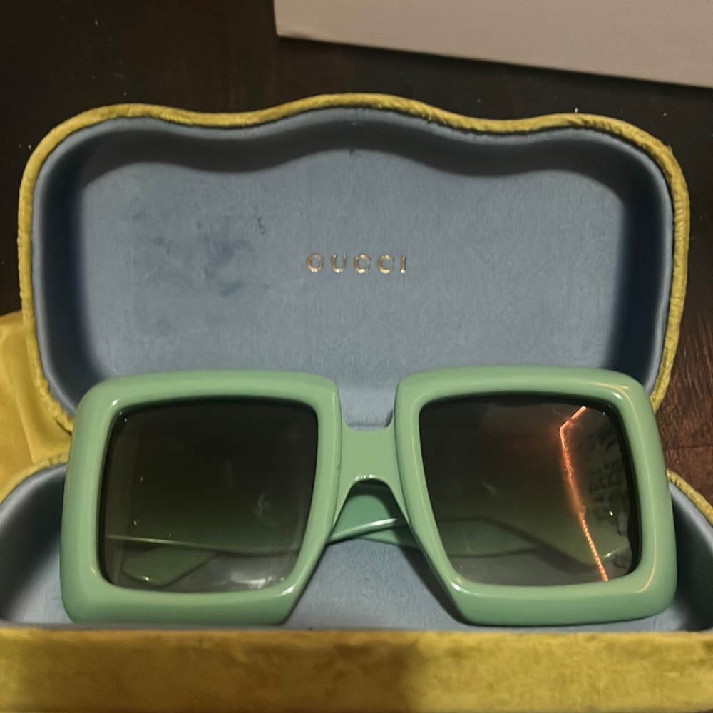 Gucci oversized sunglasses